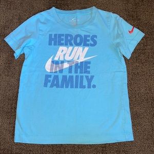 THE NIKE TEE Boy size 7 Nike T-shirt